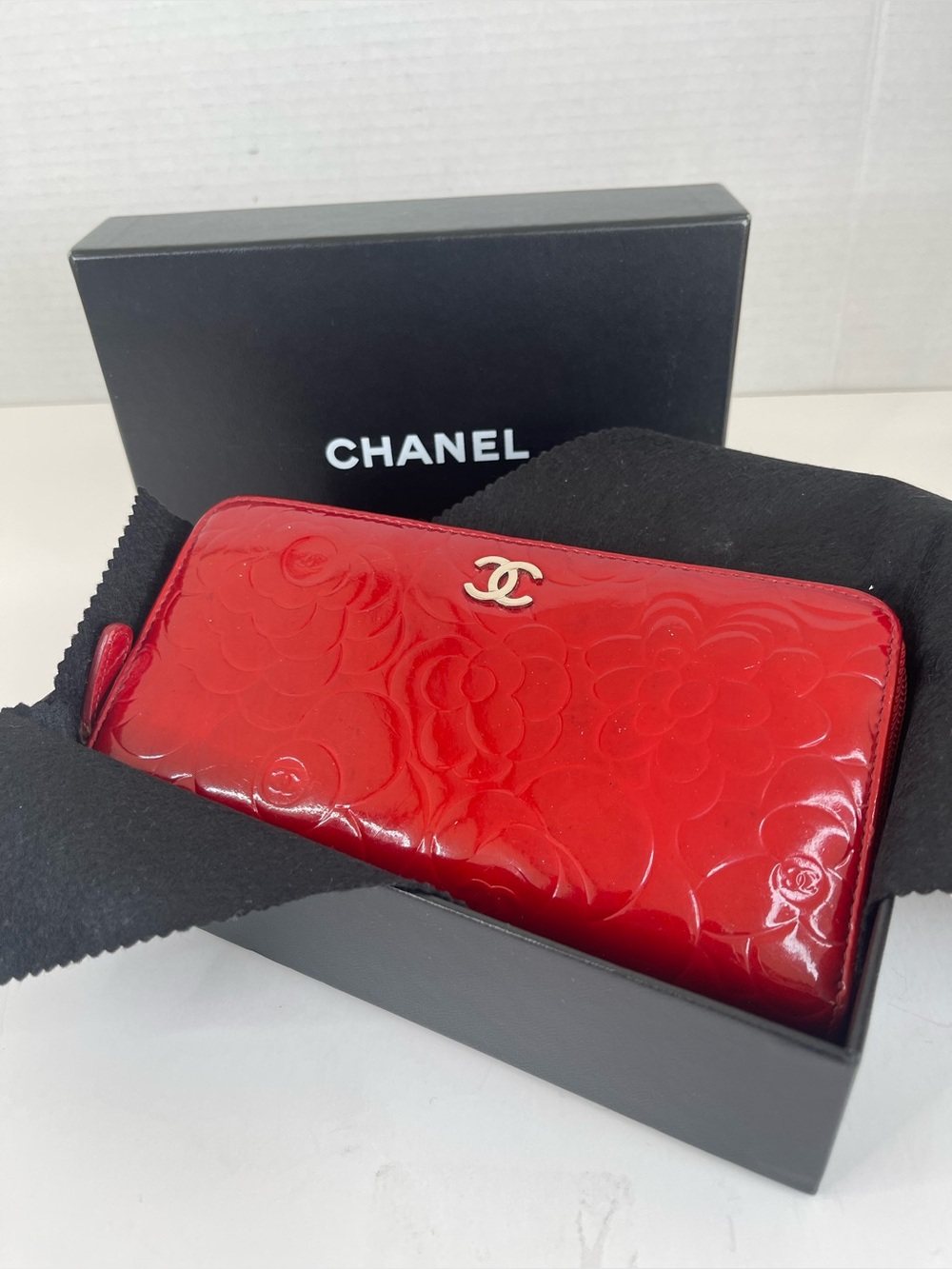 Chanel Camellia round zipper long wallet
